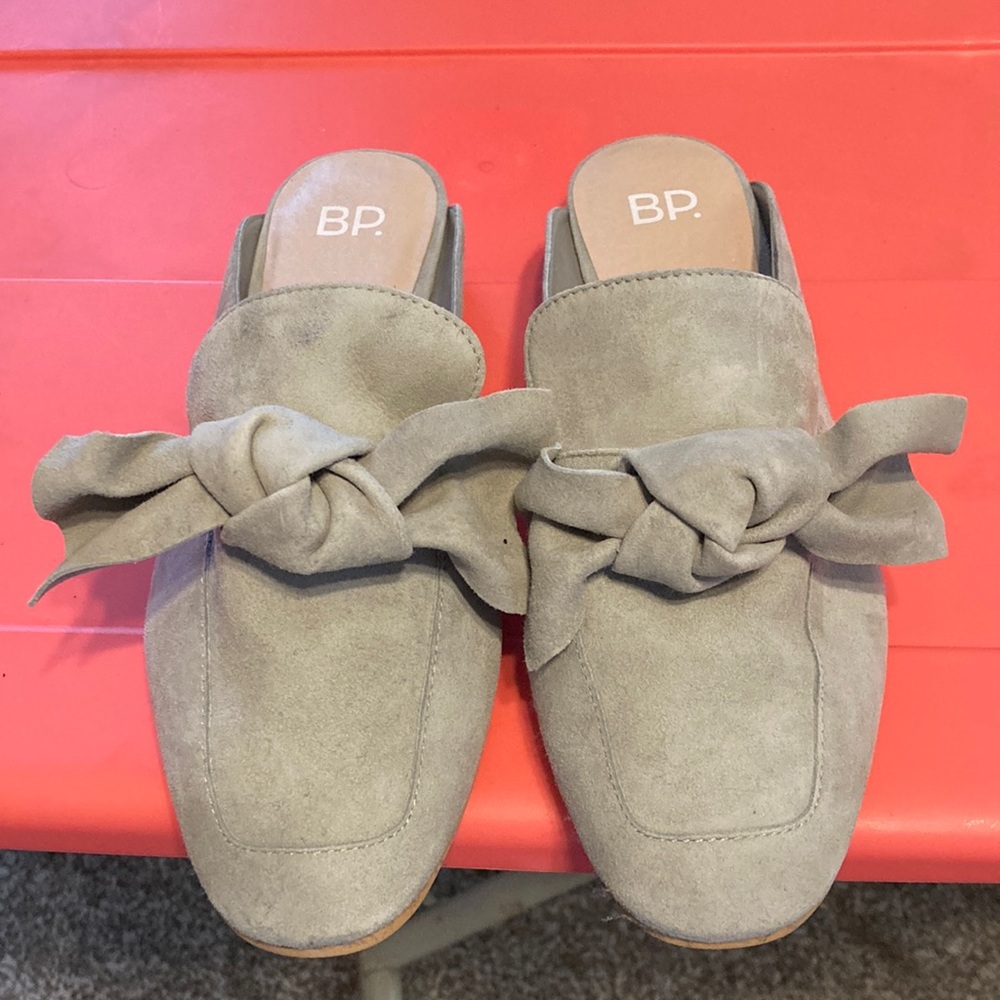 NEW never worn taupe slides by BP. Size 7